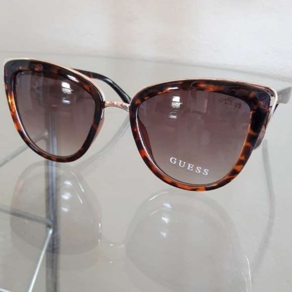 NWT GUESS FASHION SUNGLASSES  CAT EYES